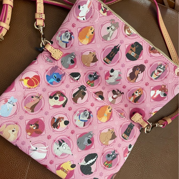 RARE Dooney and Bourke Disney Dogs Crossbody Bag - Picture 4 of 9